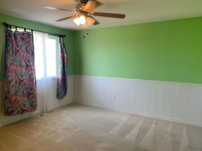 Building Photo - AVAILABLE NOW! Beautiful 3 bed/ 2 bath Single Family Home