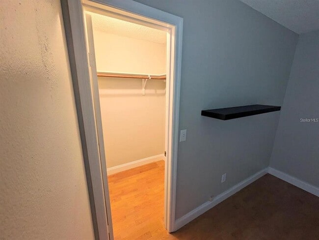 Building Photo - 2075 Shadow Pine Dr