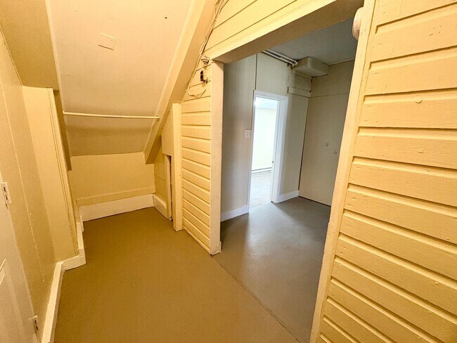 Building Photo - 165 N Hanover St