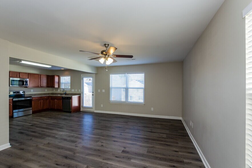Building Photo - 913 Cassidy Dr