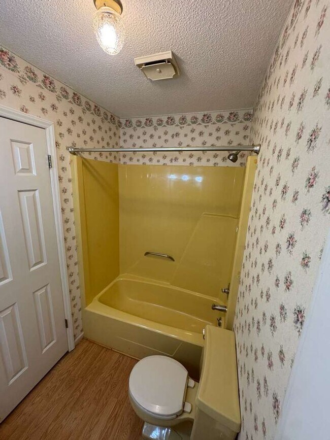 Building Photo - 4221 Valley Cir