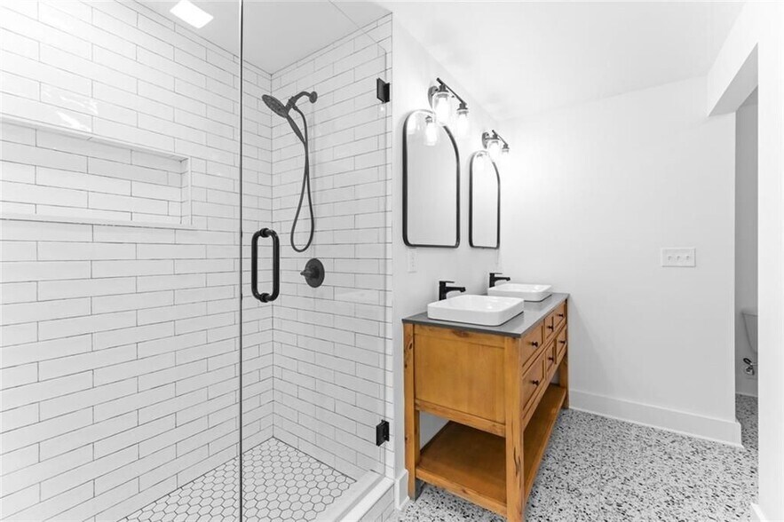 Building Photo - 487 Pasley Ave SE