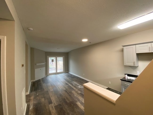 Building Photo - 2625 Stewart Dr