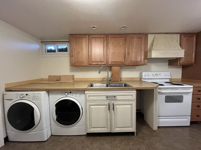 Building Photo - Classic Comfort Meets Modern Style in This...