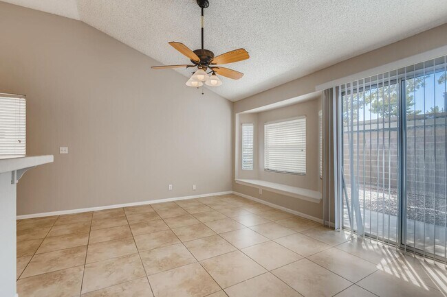 Building Photo - Charming 3 Bedroom Home In Henderson !