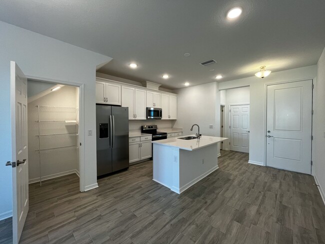 Building Photo - Brand new townhome with garage, excellent ...