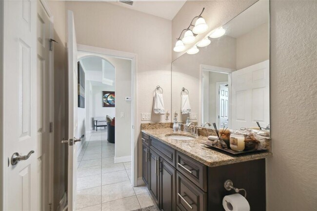 Building Photo - 6841 Bushnell Dr