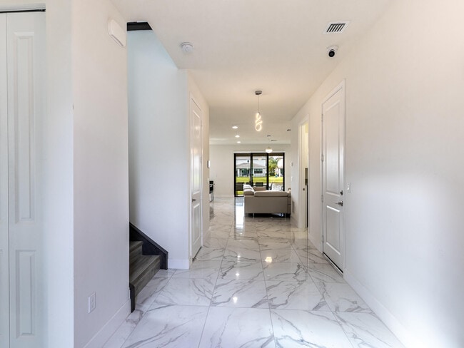 Building Photo - 7191 Montereal Path