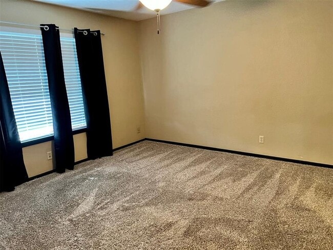 Building Photo - SUPER CUTE AREA