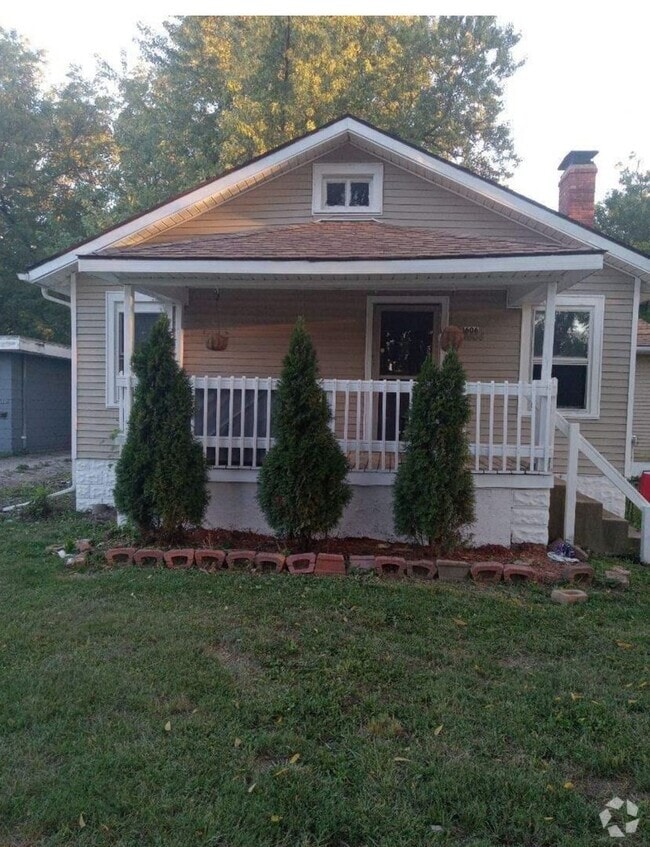 Building Photo - Spacious Single Family Home