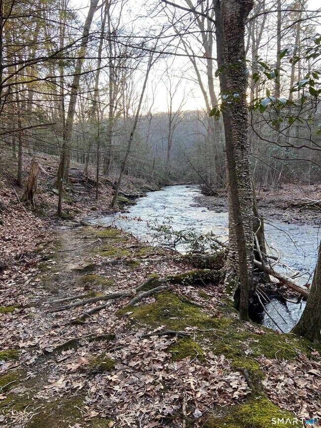 Building Photo - 237 Chestnut Hill Rd