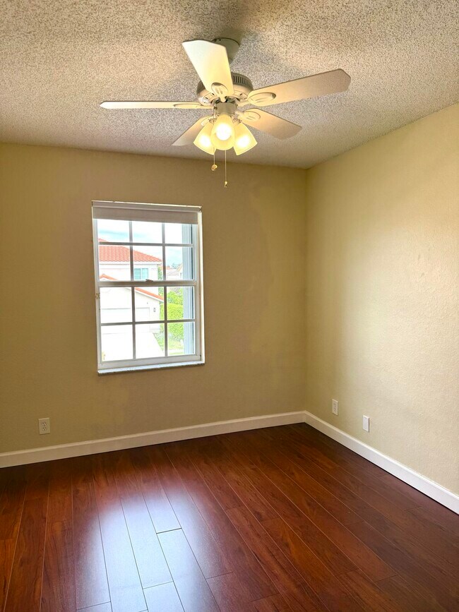 Building Photo - 18292 Clear Brook Cir