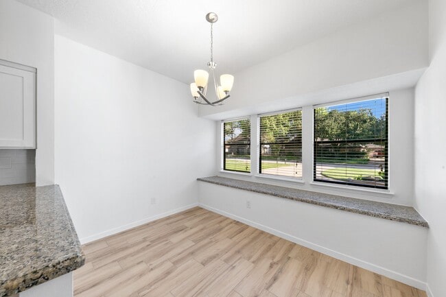 Building Photo - 819 Millpond Dr