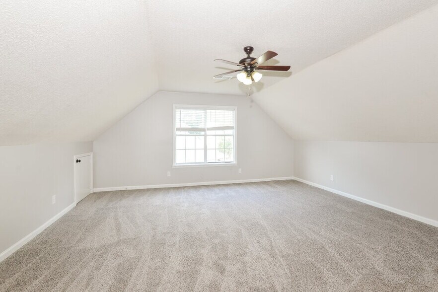 Building Photo - 6331 Fairway Hill Cove