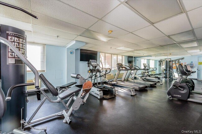 Building Photo - 730 W Broadway