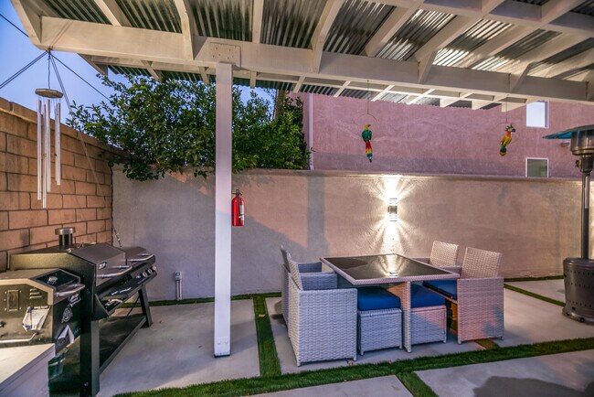 Building Photo - 48806 Barrymore St