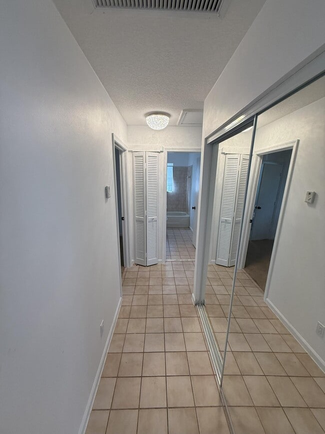 Building Photo - 1334 N Mangonia Dr