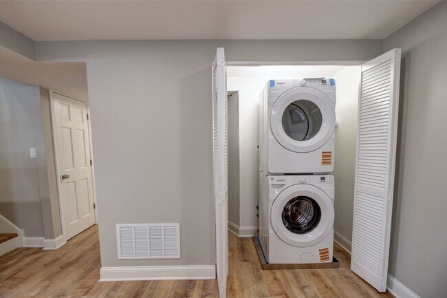 Building Photo - 225 Haller Ave