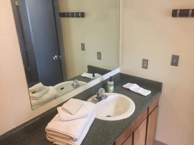 Building Photo - 2024 Goss St