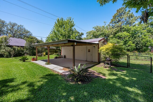 Building Photo - 616 Cannan Dr
