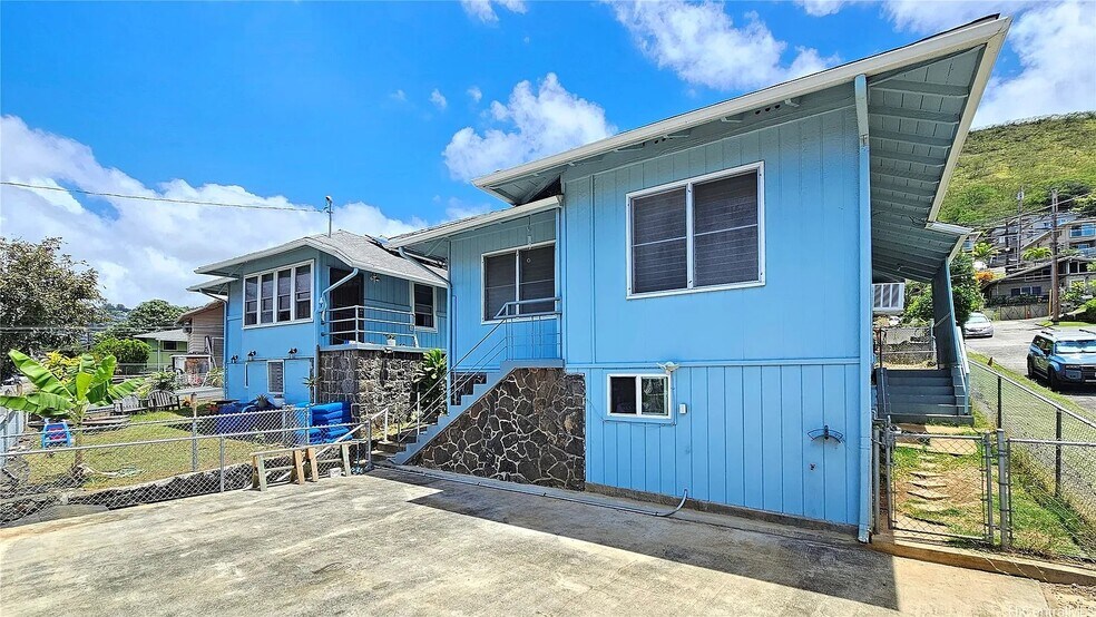 Building Photo - 1767 Puowaina Dr