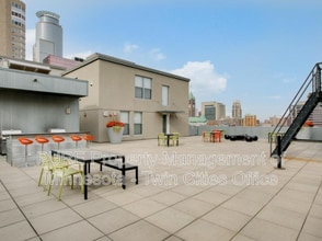 Building Photo - 521 S 7th St