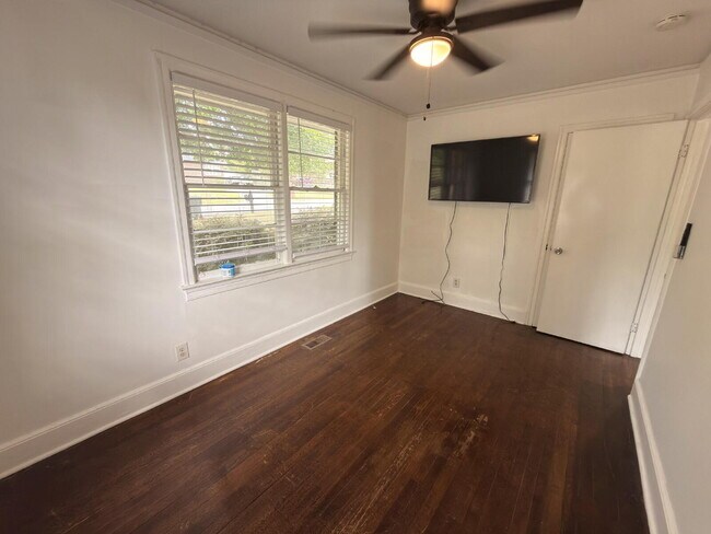 Building Photo - Updated 3BR Home Near USC + Solar Savings