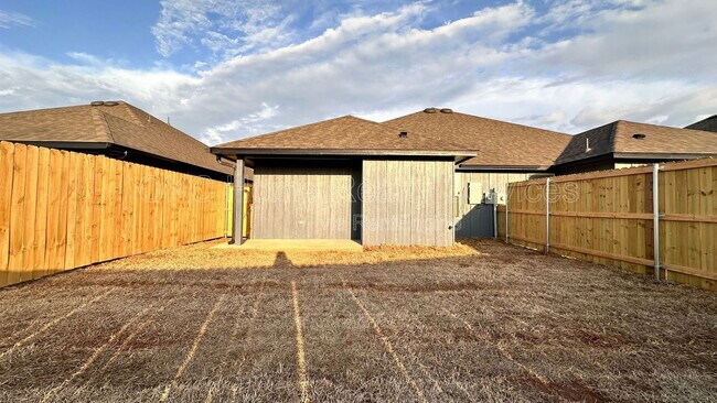 Building Photo - 11419 N University Ave