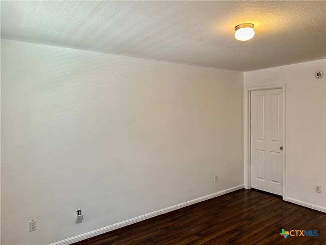 Building Photo - 135 Rush Haven