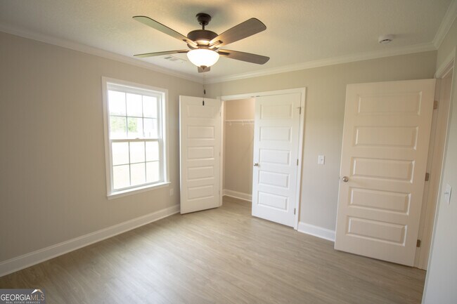 Building Photo - 122 Enclave Ct