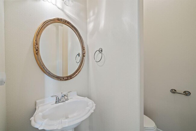 Building Photo - 6026 Briar Hill Ct