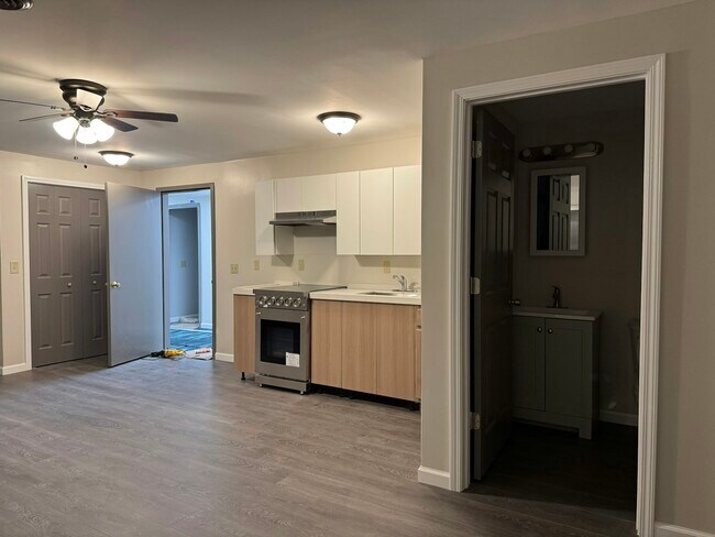 Building Photo - 355 S Main St