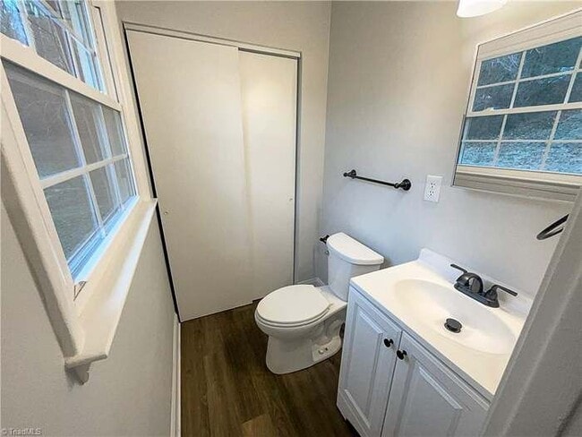 Building Photo - 4043 Larkspur Pl