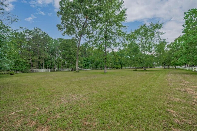 Building Photo - 9072 Grand Lake Estates Dr
