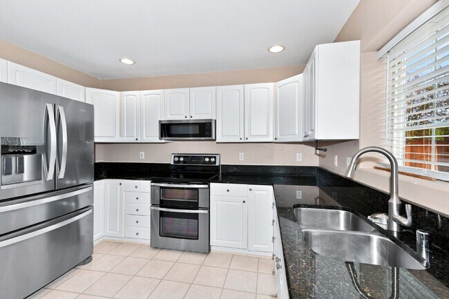 Building Photo - Freshly Updated 4BR Home with Fully Fenced Yard in Monroe- Available NOW for RENT!