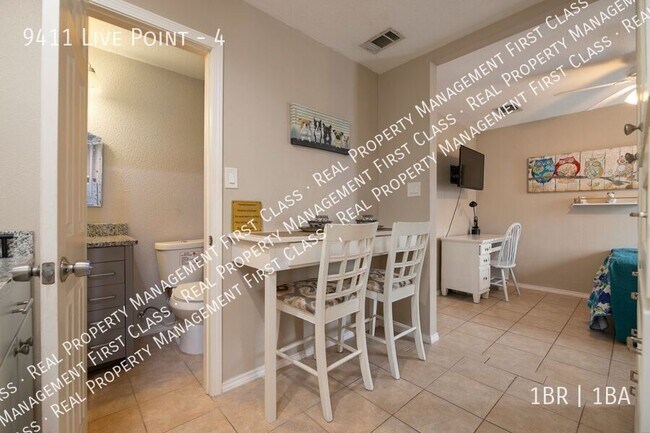 Building Photo - 9411 Live Point