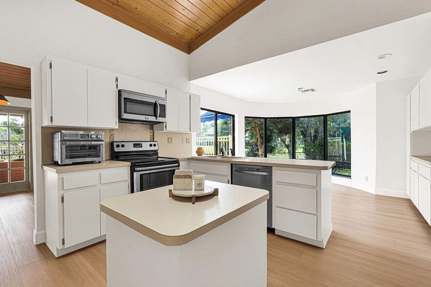Building Photo - 7301 Corkwood Ter