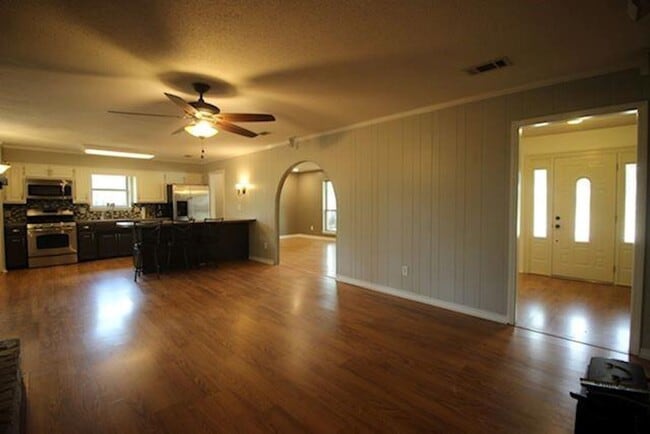 Building Photo - Bon Village 4 BR 2 Bath home