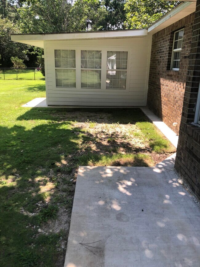 Building Photo - 7653 Frankfort St