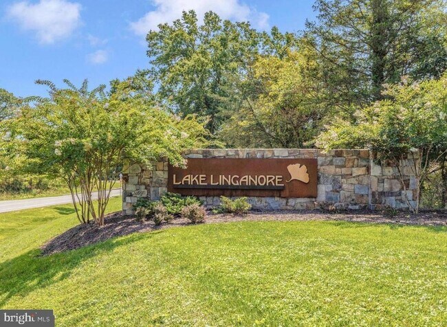 Building Photo - 7011 Fox Chase Rd