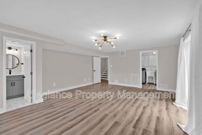 Building Photo - 2215 Lida Ct