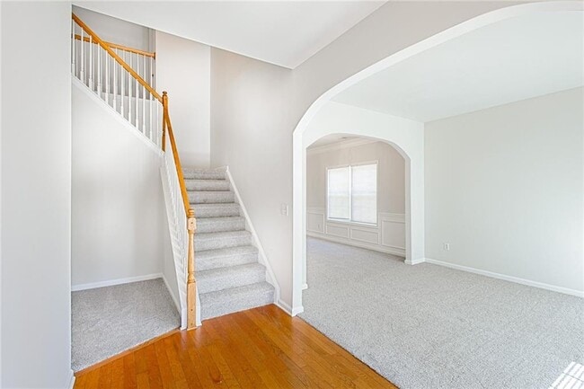 Building Photo - 34 Persian Ivy Way