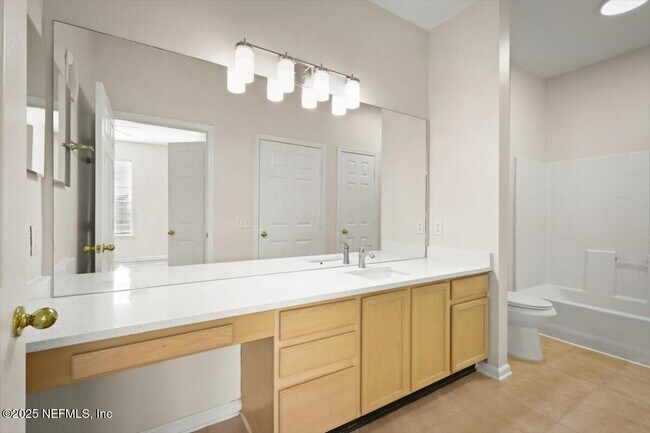 Building Photo - 10550 Baymeadows Rd