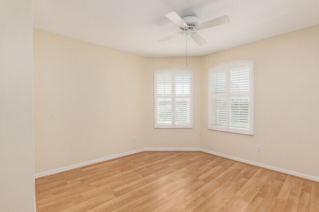 Building Photo - 308 Espana Ct