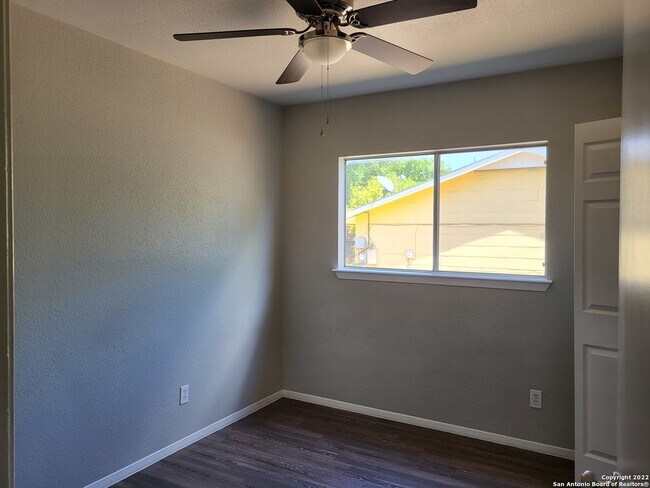 Building Photo - 9415 Quicksilver Dr