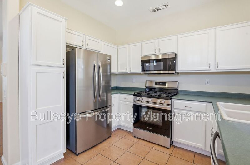 Building Photo - 15893 W Arrowhead Dr
