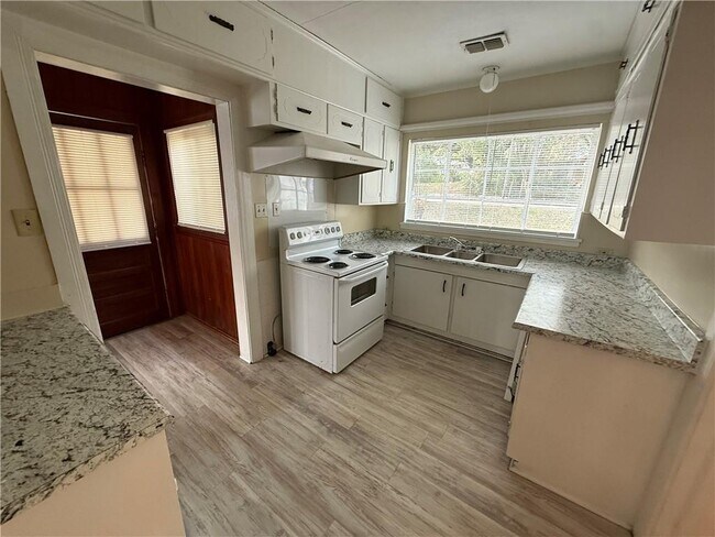 Building Photo - 312 Grant St