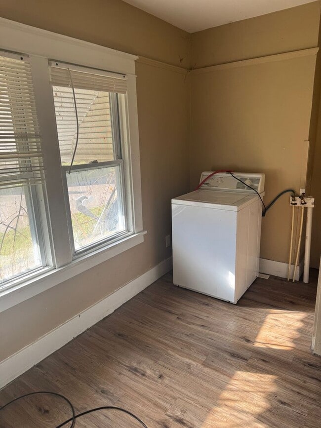 Building Photo - Charming 3-Bedroom Property in Prime Location