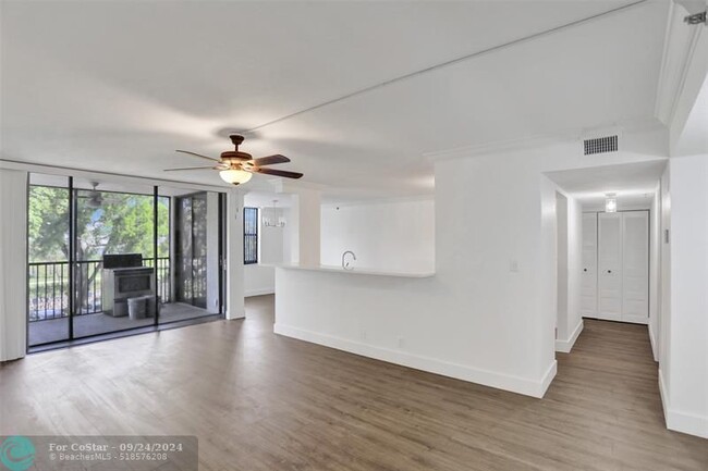 Building Photo - 105 Lake Emerald Dr
