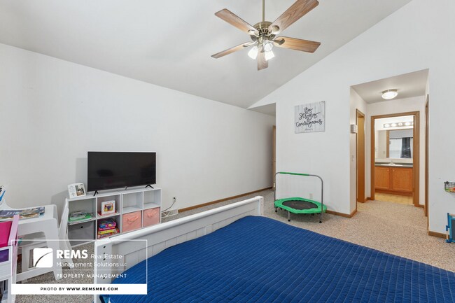 Building Photo - 815 Island Ct